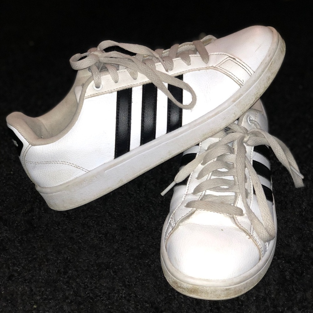Adidas women’s cloudfoam Grand Court shoes 9.5